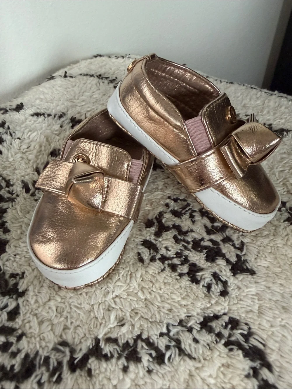 Michael Kors Baby Poppy Rose Gold Bow Slip On Sneakers Infant Size 2 EU 17 shoes